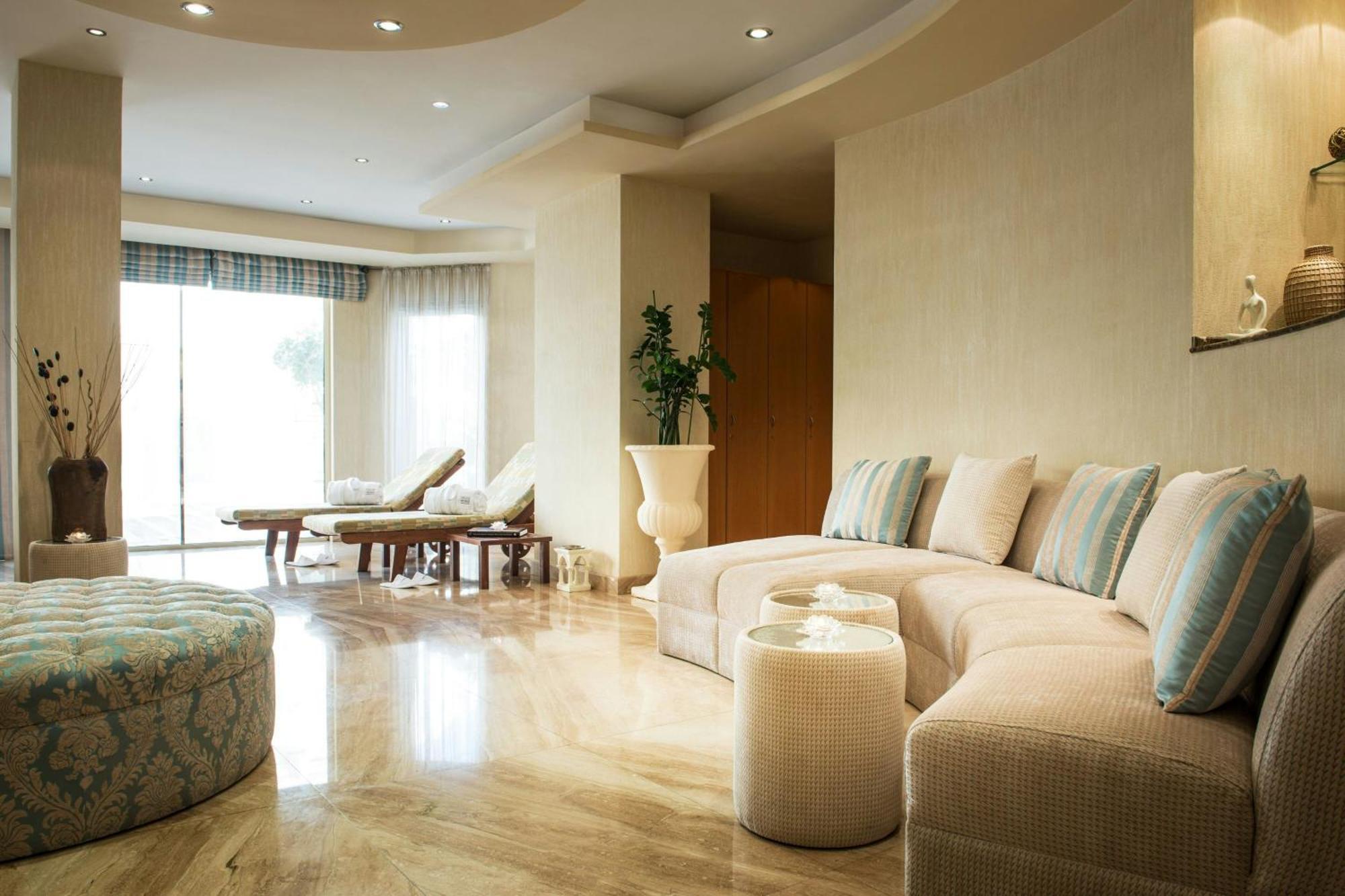 Le Meridien & Conference Centre